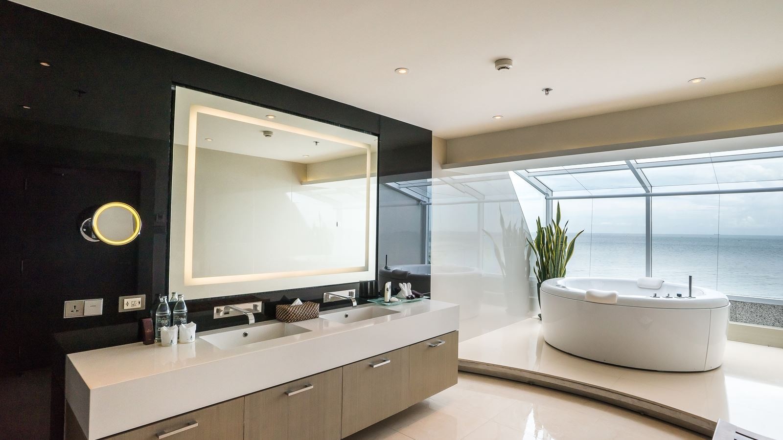 rooms-presidential-platinum-suite-and-beach-pavilion