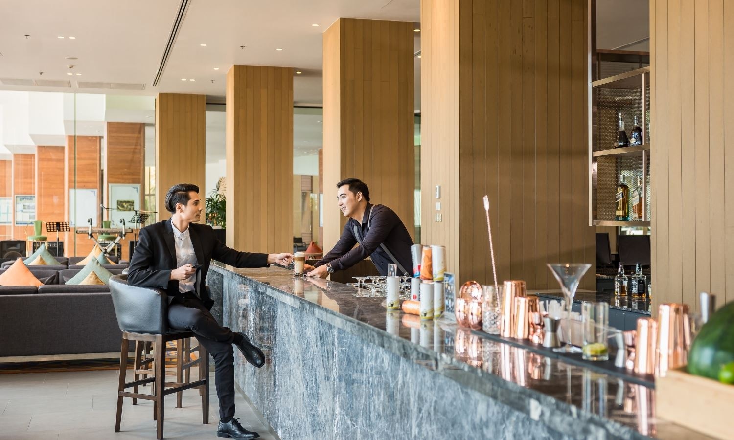 bars-the-bar-at-beach-hotel