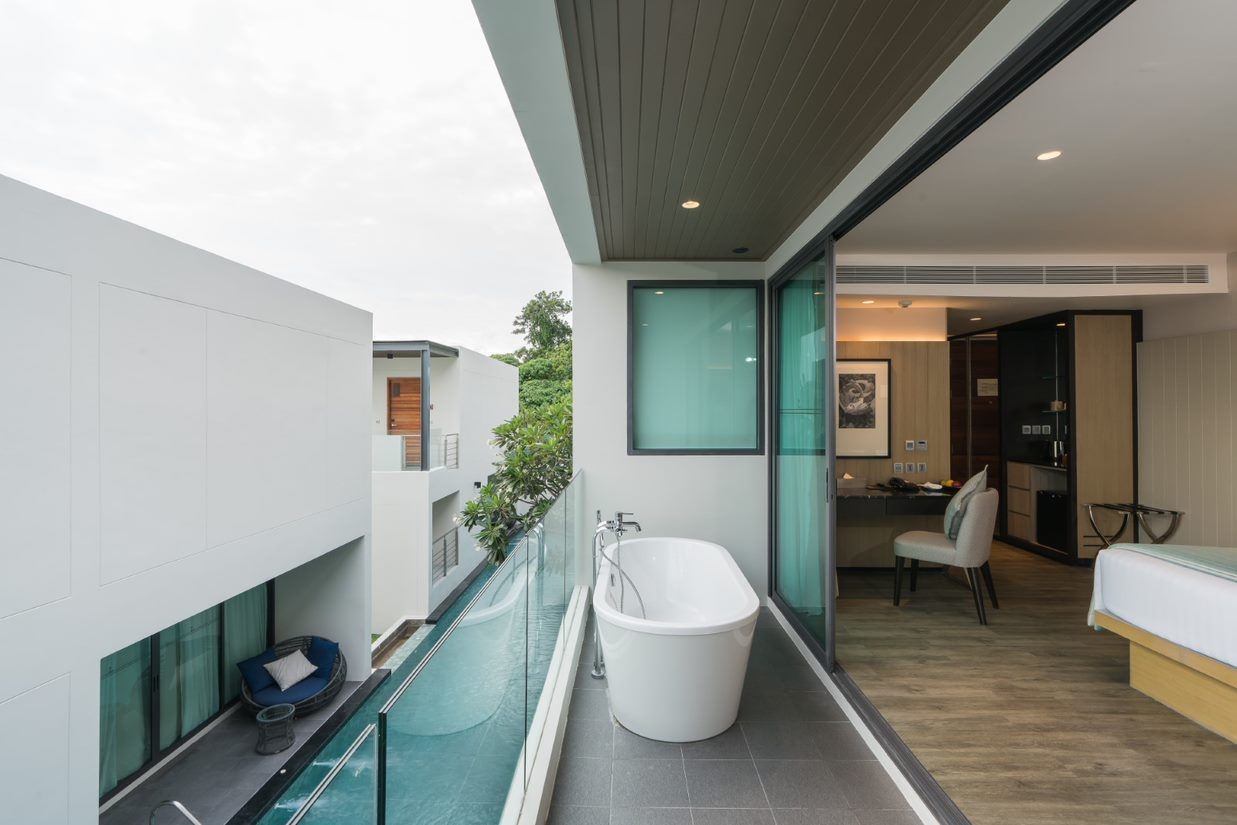 rooms-deluxe-pool-view