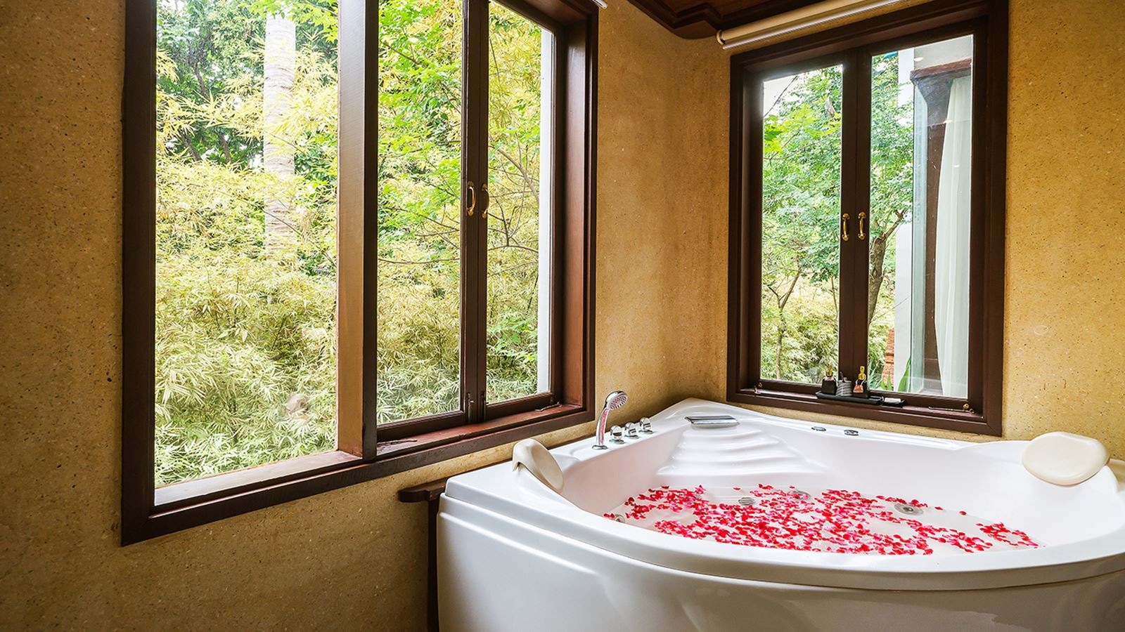 rooms-grand-deluxe-suite-garden-view