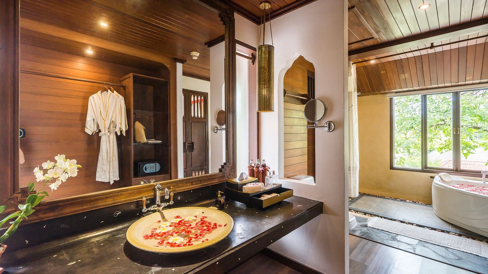 rooms-grand-deluxe-suite-garden-view