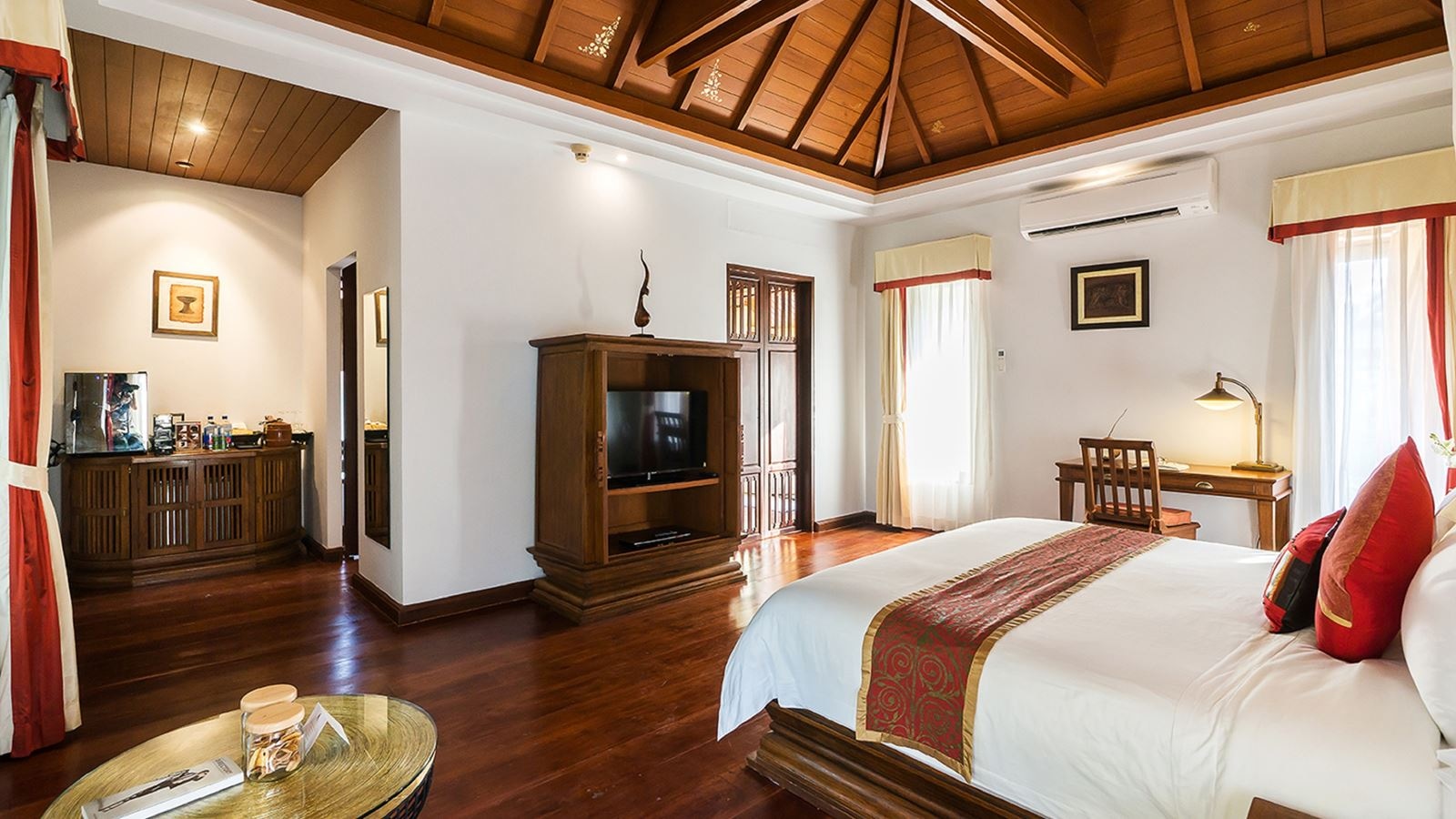 rooms-royal-suite-sea-view