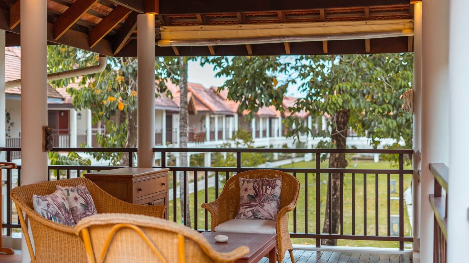 rooms-villa-garden-view