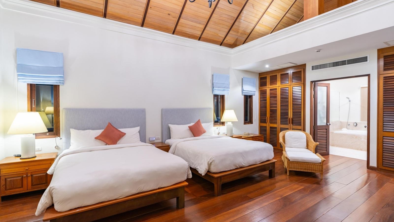 rooms-villa-pool-view