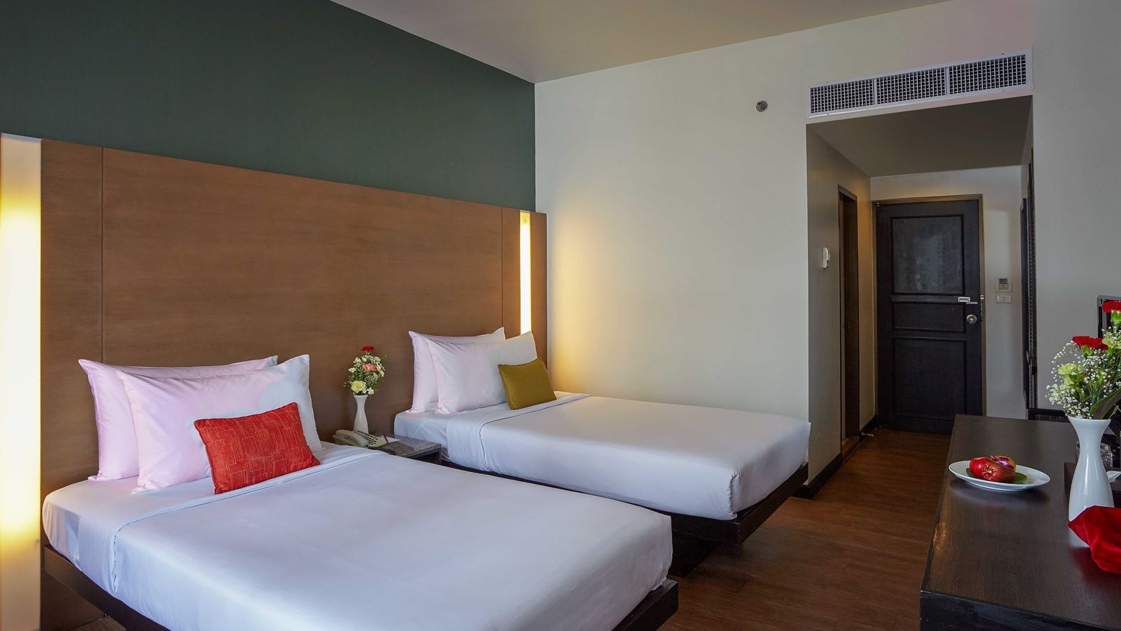 rooms-standard-room-main-wing