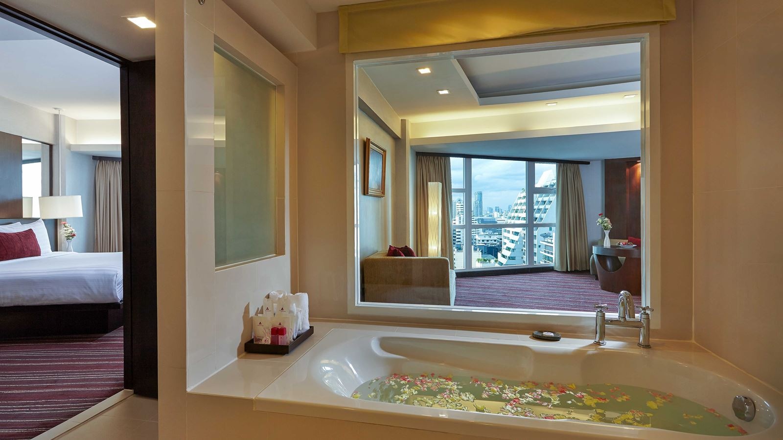 rooms-superior-suite-tower-wing