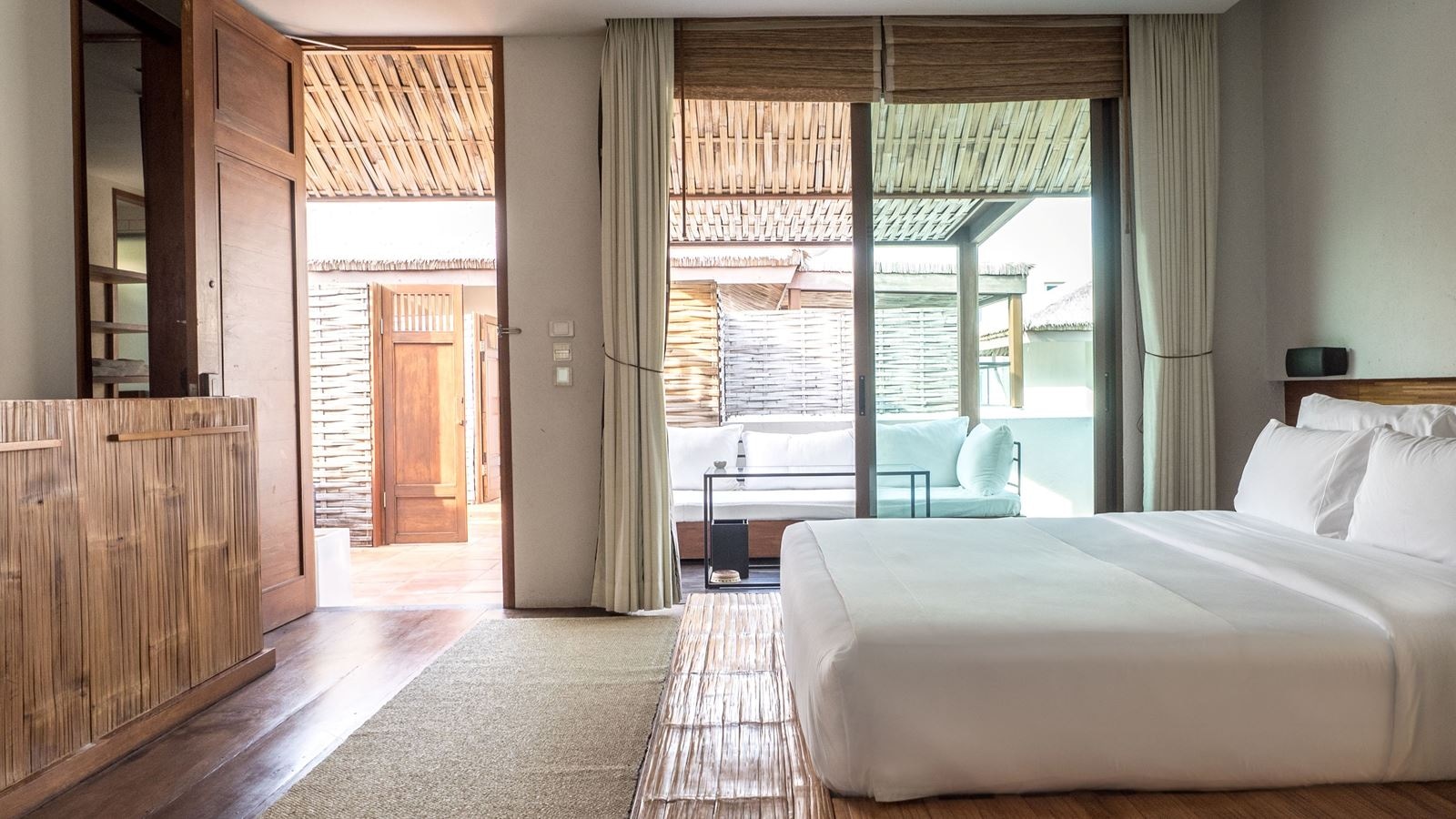 rooms-oceanbed-jacuzzi-villa