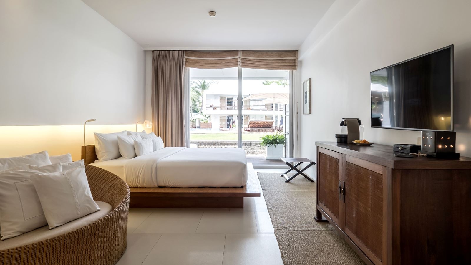 rooms-silksand-room-king-bed