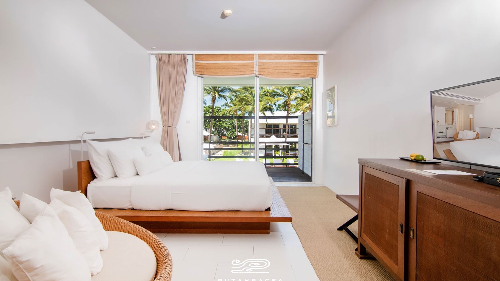 rooms-silksand-room-king-bed