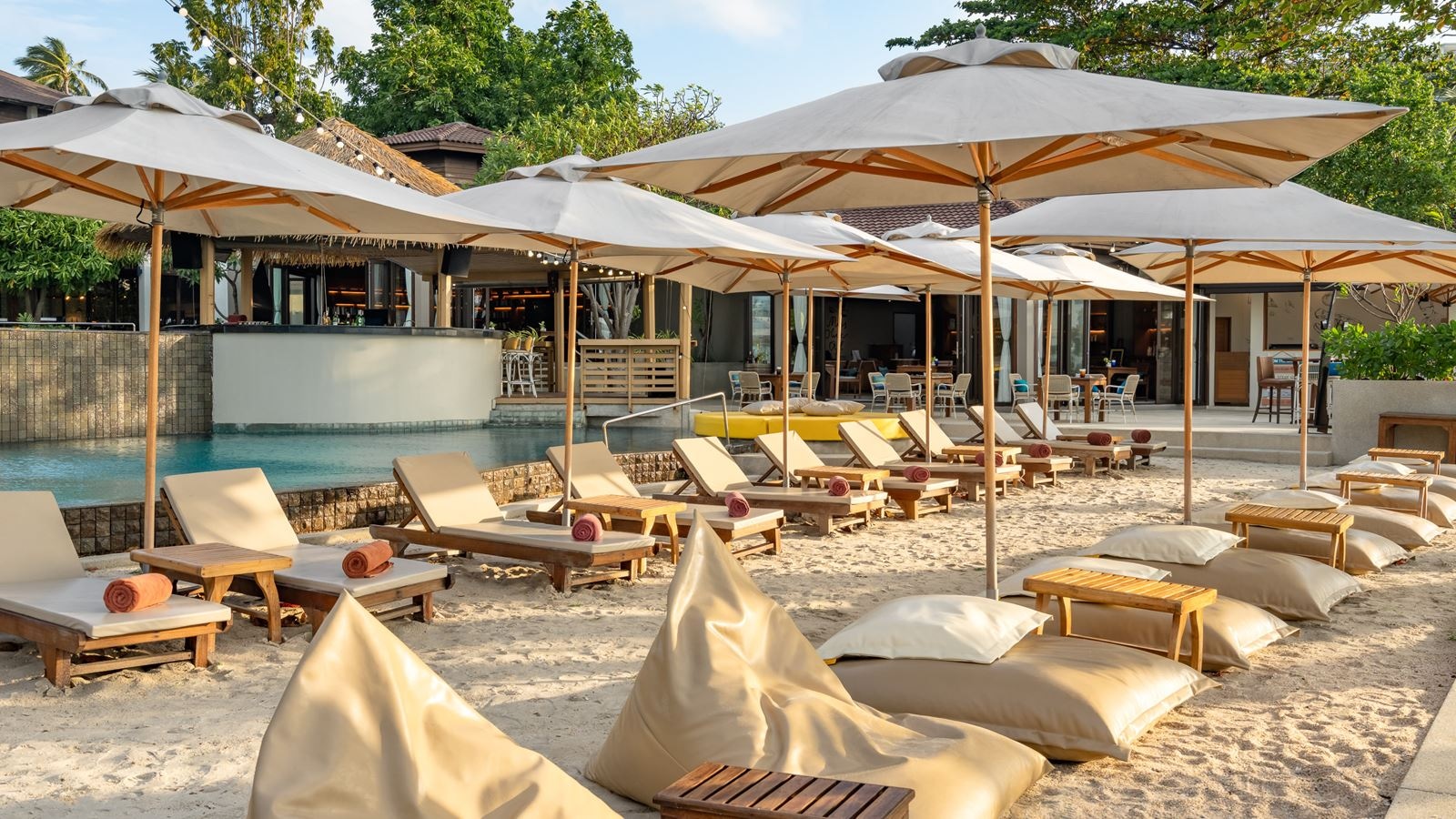 bars-saii-beach-club