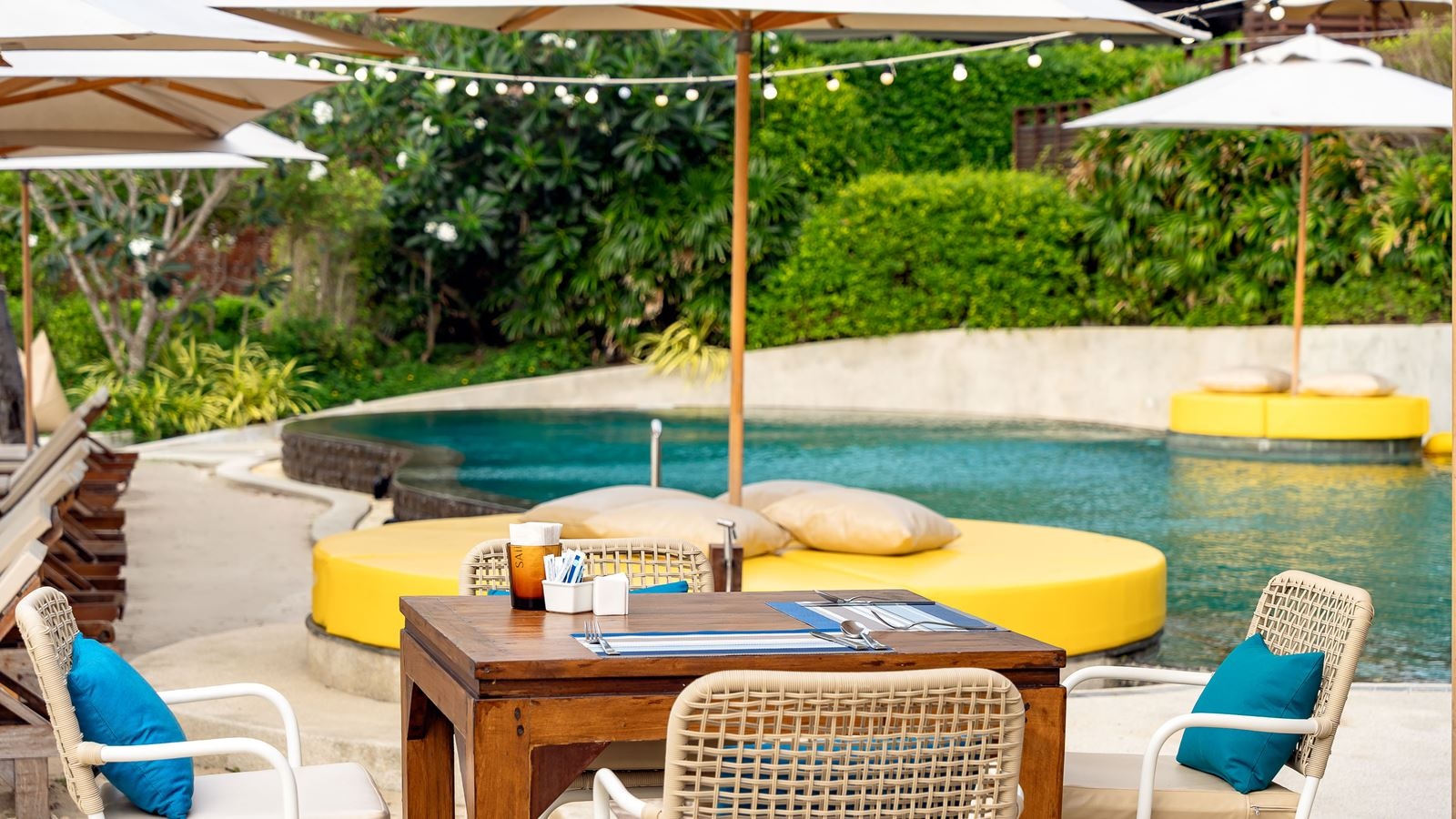 bars-saii-beach-club