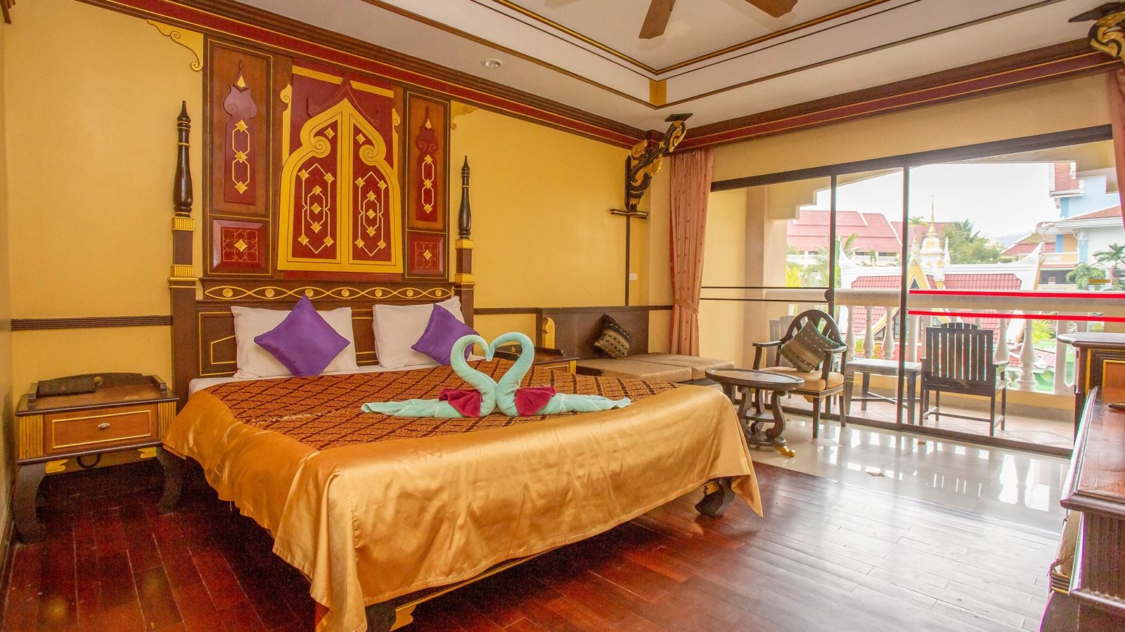 rooms-deluxe-pool-view