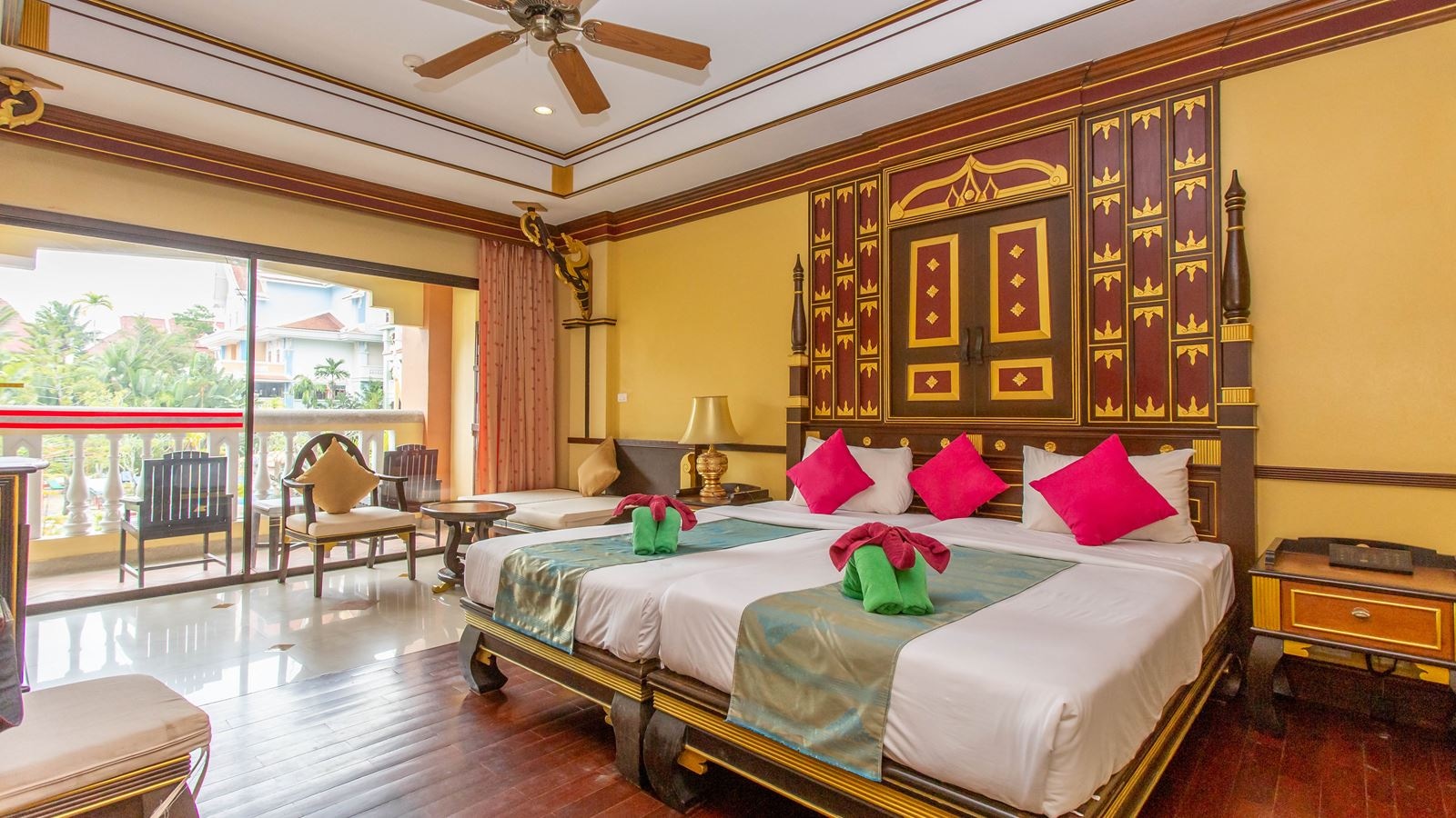 rooms-suite-pool-view