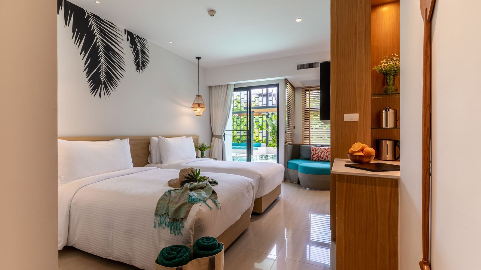 rooms-deluxe-pool-access-room-twin-bed