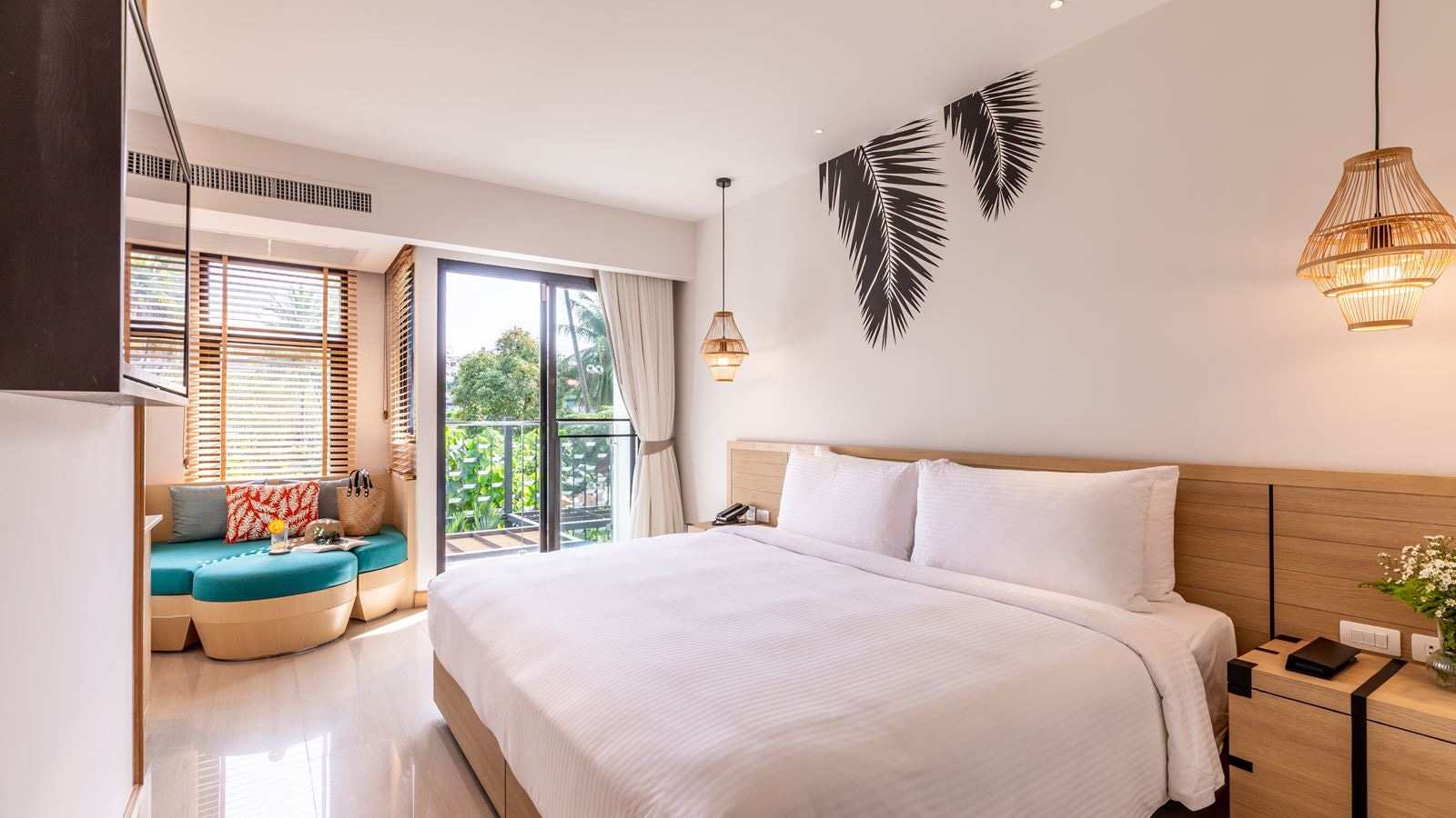 rooms-superior-pool-view-room-king-bed