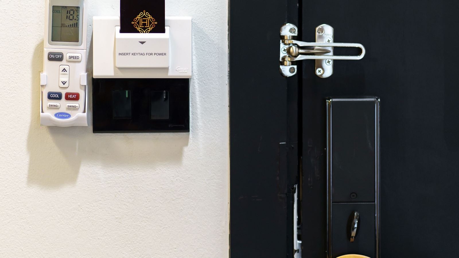 rooms-junior--suite-pool-view