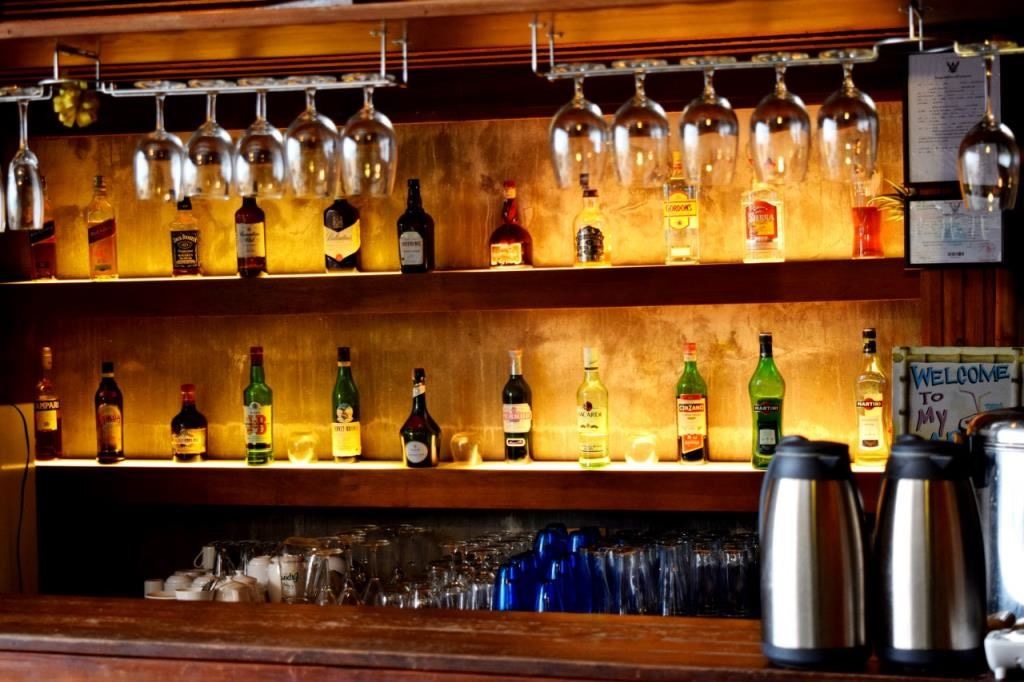 bars-by-the-sun-pool-bar