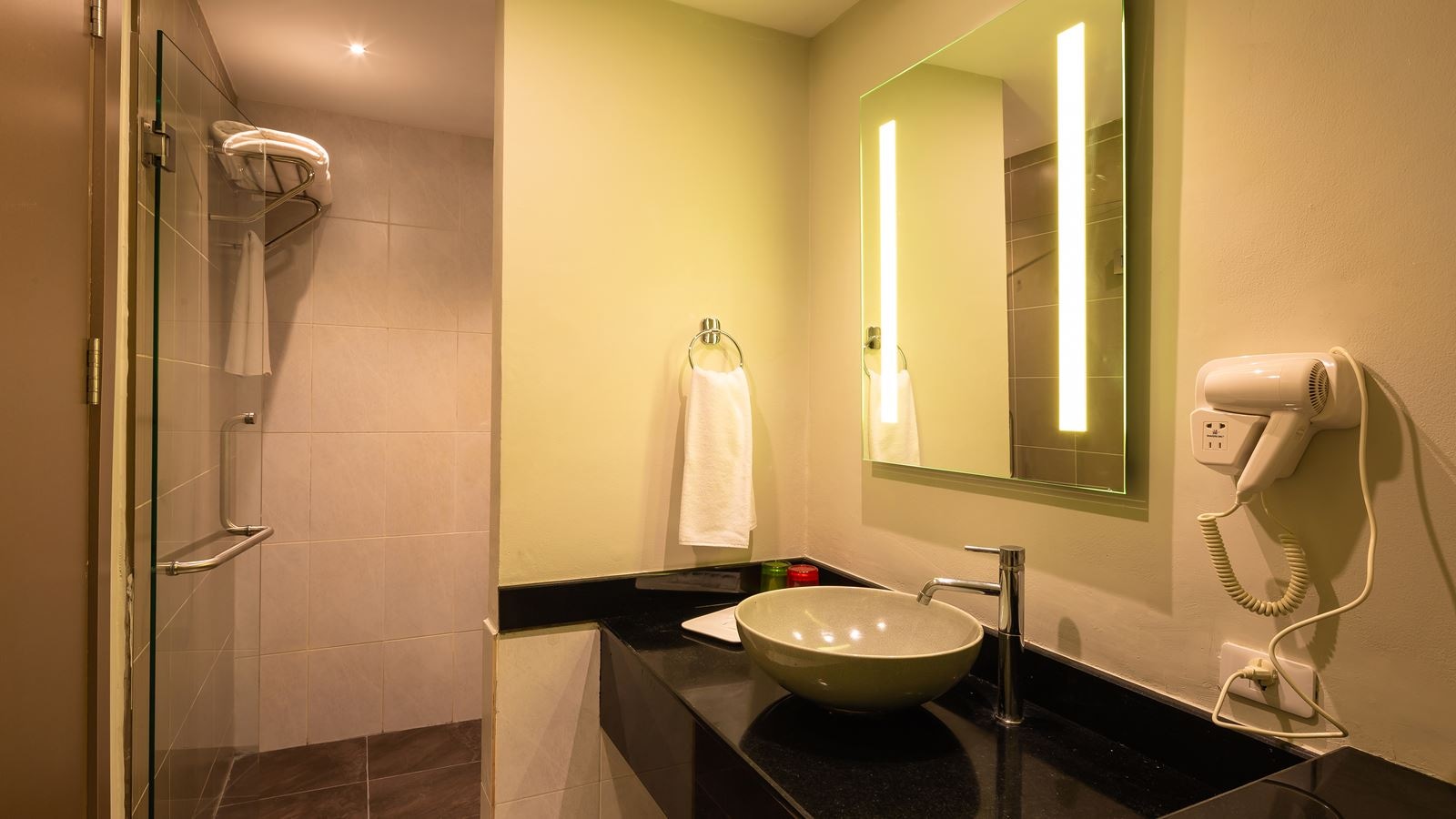 rooms-family-deluxe-room