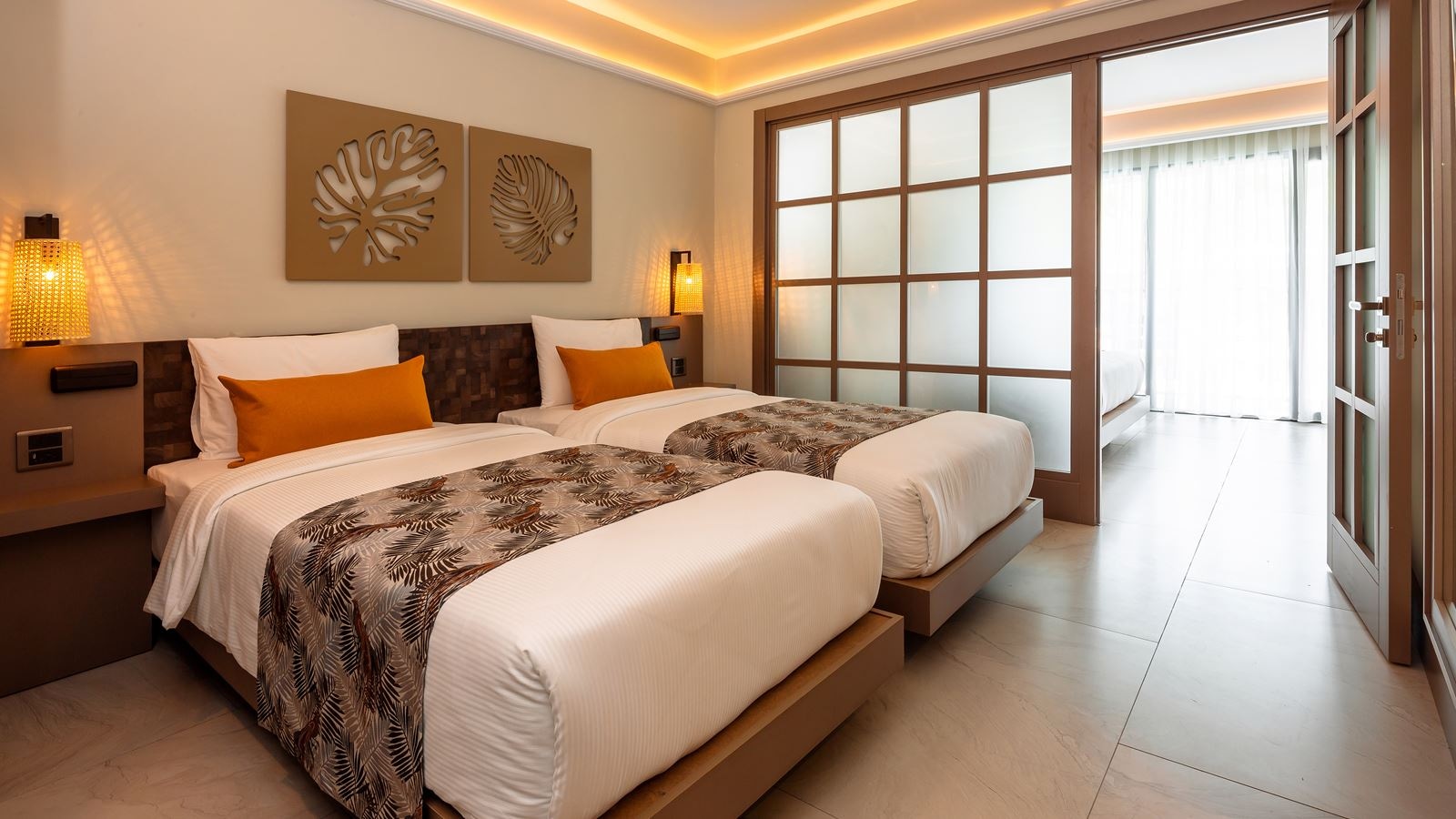 rooms-family-deluxe-room-pool-access