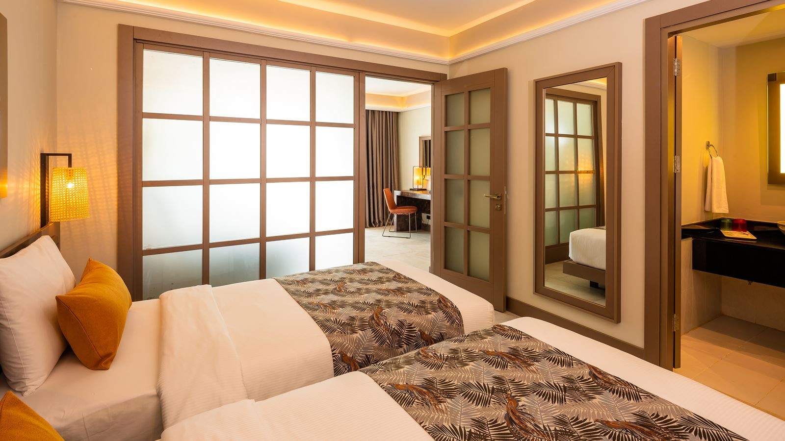 rooms-family-deluxe-room-pool-access