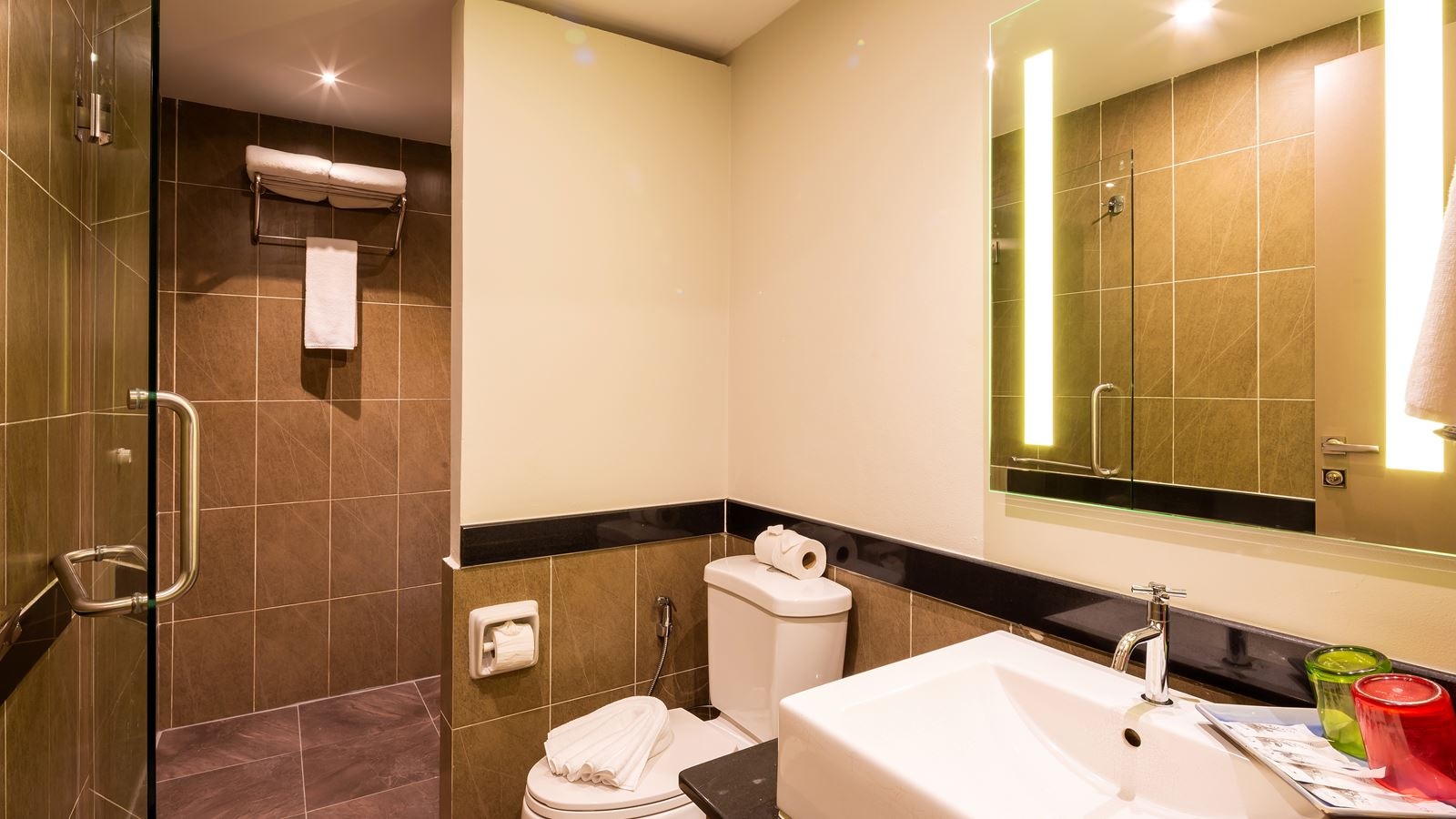 rooms-family-deluxe-room-pool-access