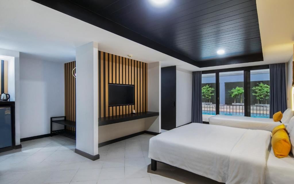 rooms-deluxe-room-pool-access