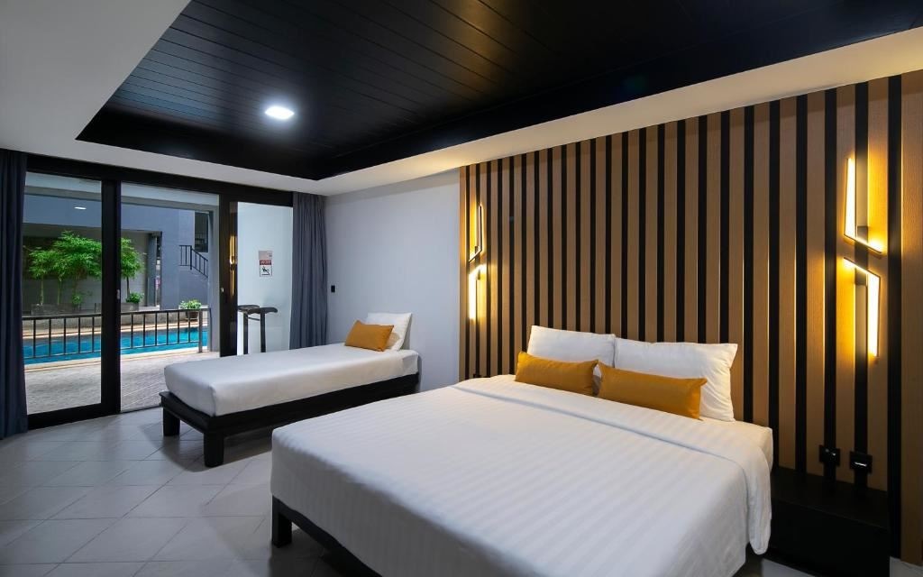 rooms-deluxe-room-pool-access