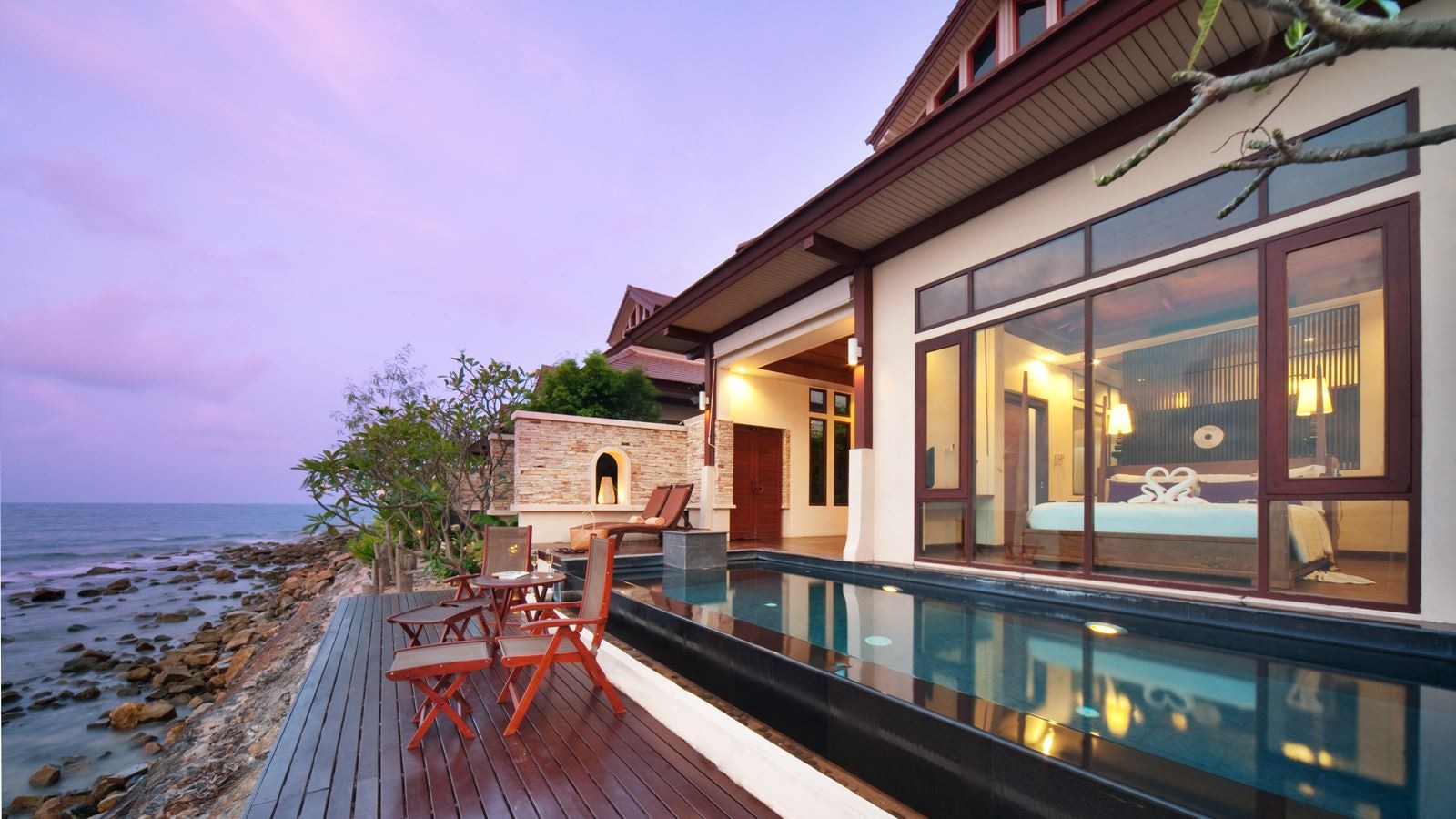 rooms-sea-front-pool-villa