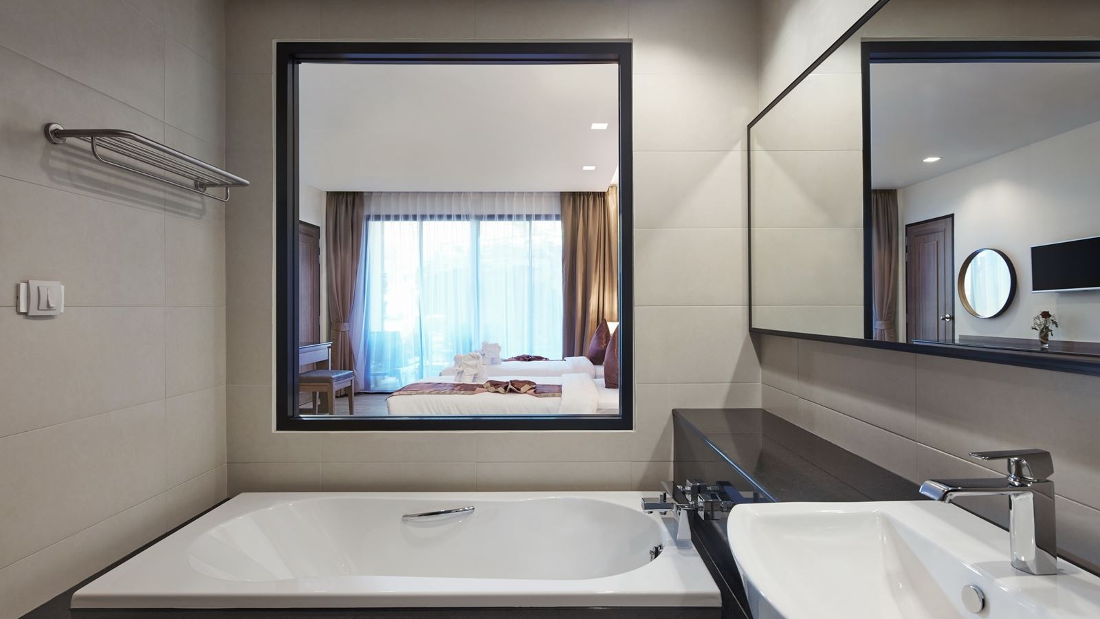 rooms-pool-access-fantasy