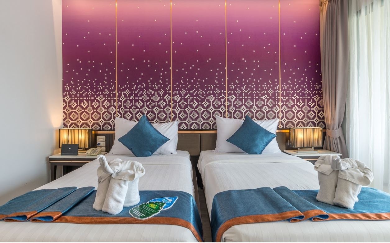 rooms-deluxe-pool-view