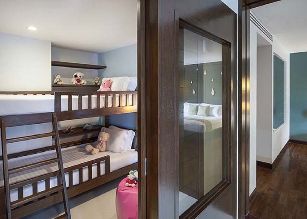 rooms-family-suite-pool-view