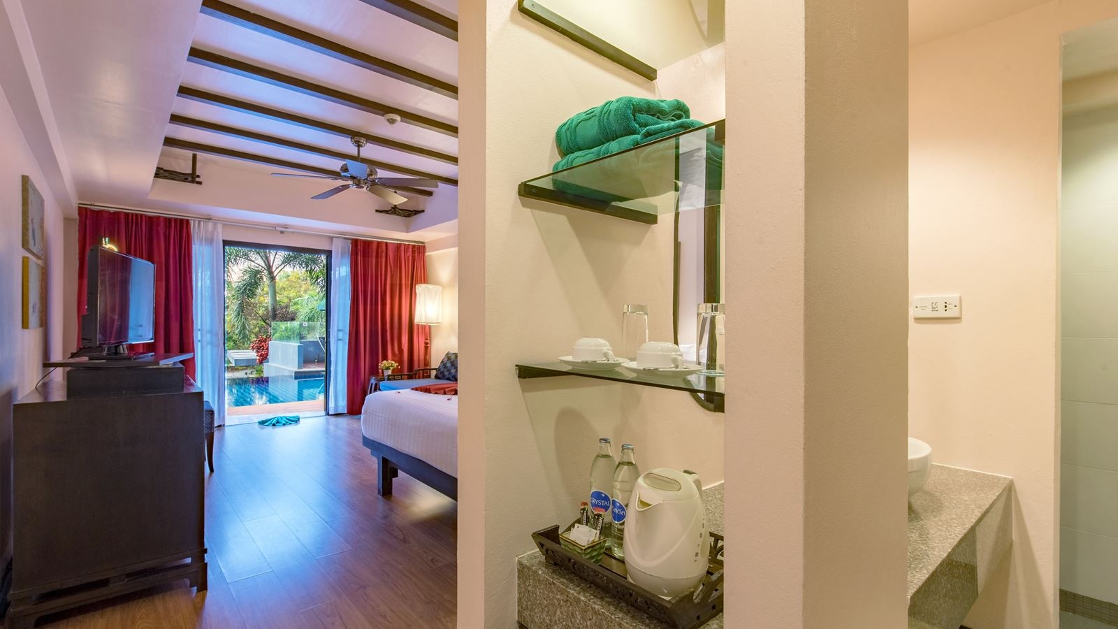 rooms-deluxe-pool-access