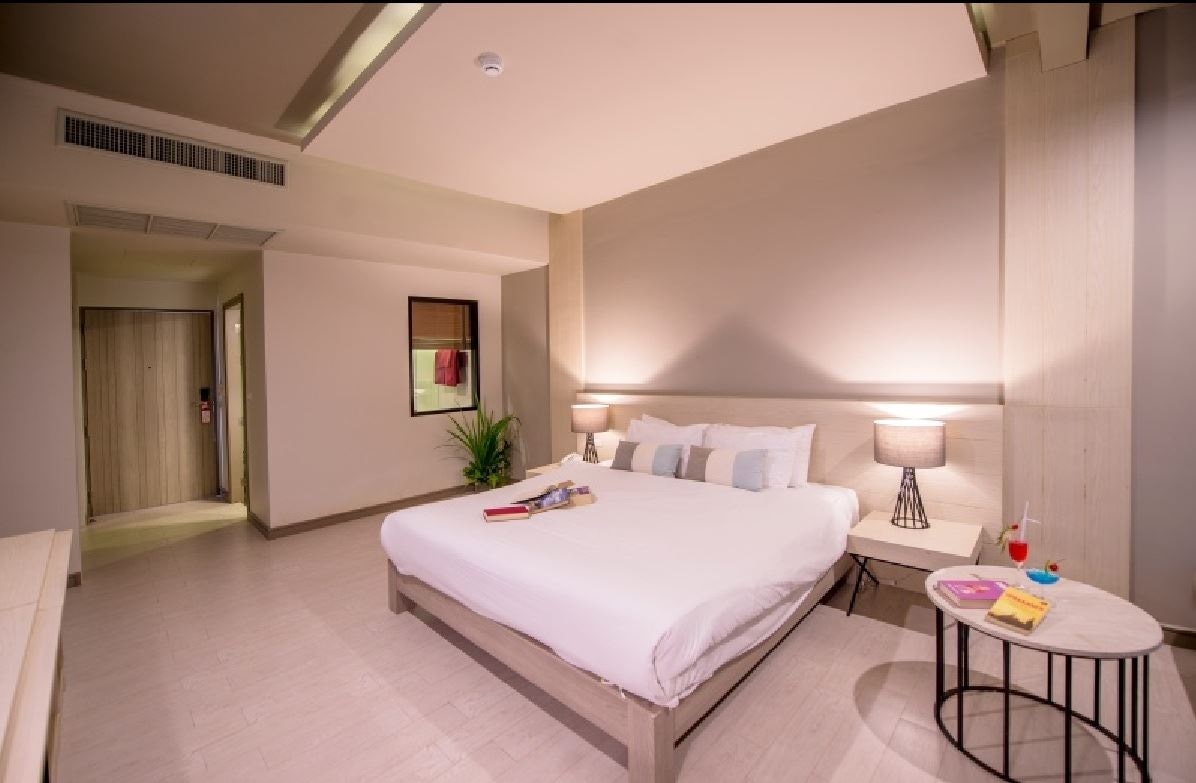 rooms-premier-pool-access-room