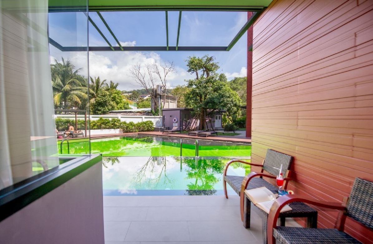 rooms-premier-pool-access-room