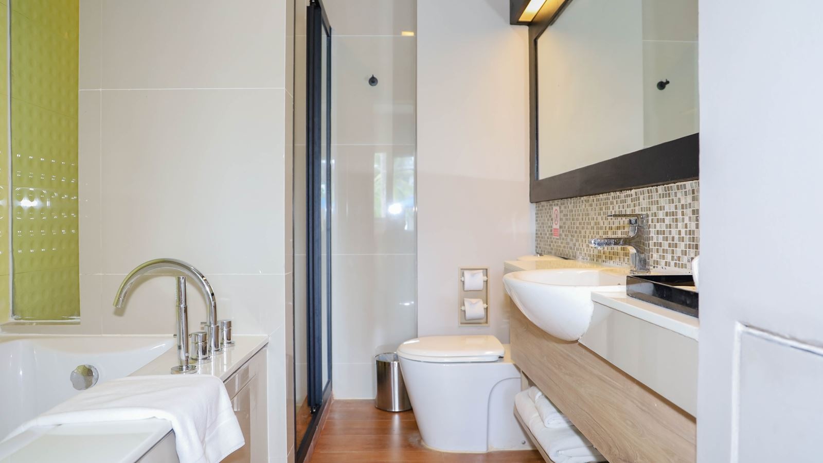 rooms-deluxe-pool-access-room