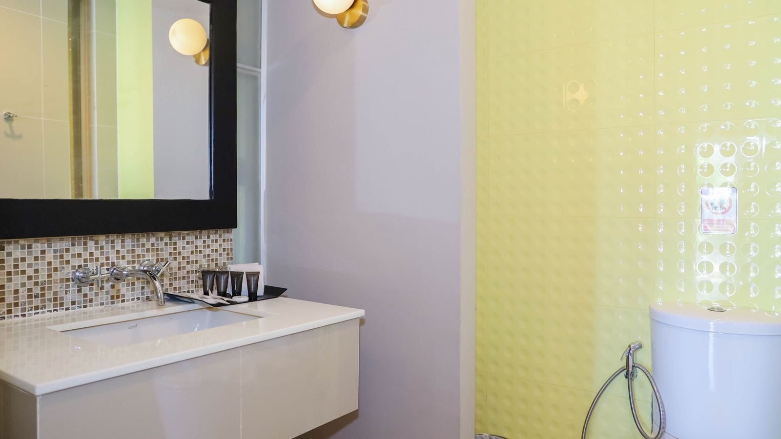 rooms-deluxe-partial-sea-view-room