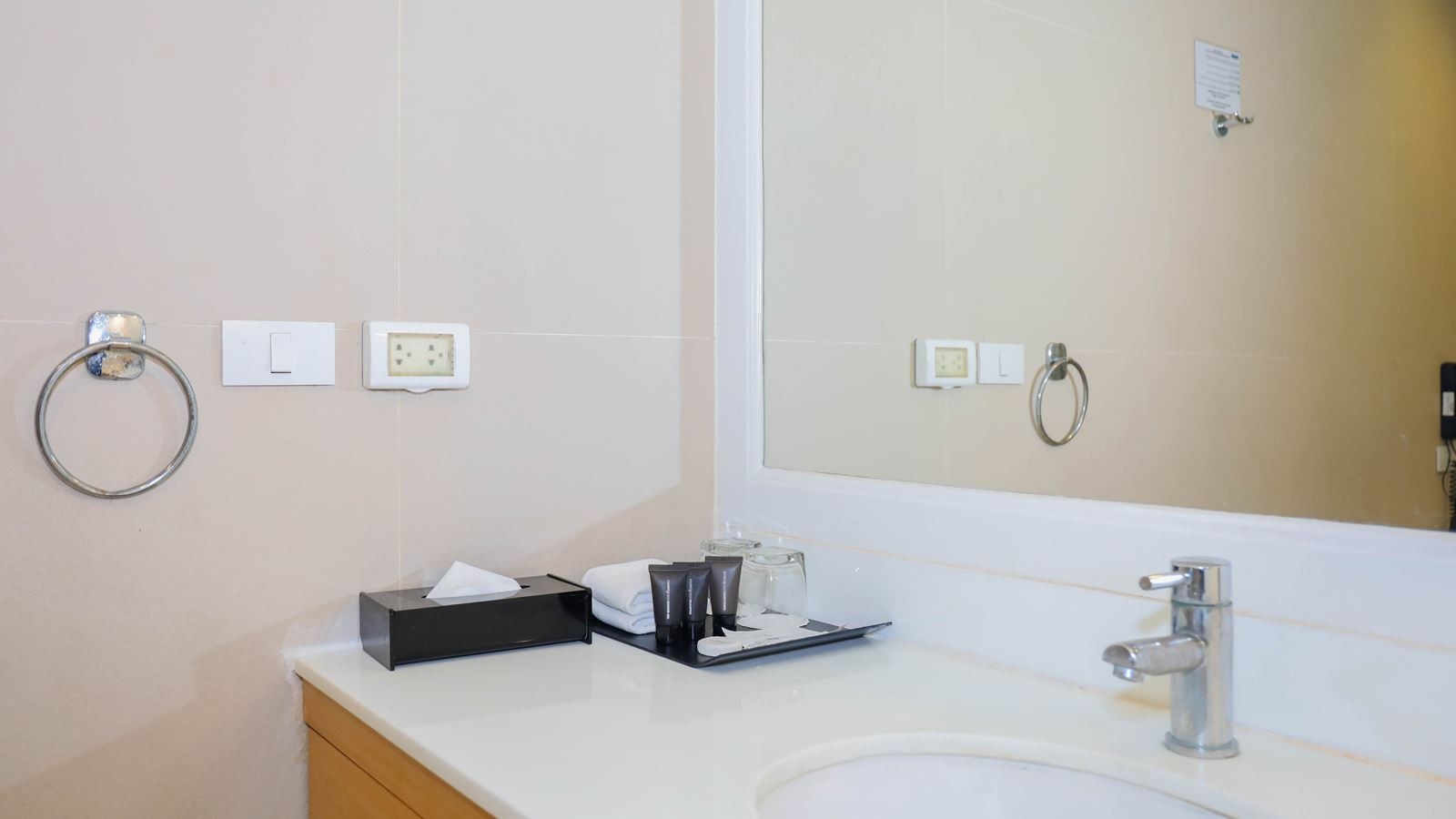 rooms-family-pool-access-room