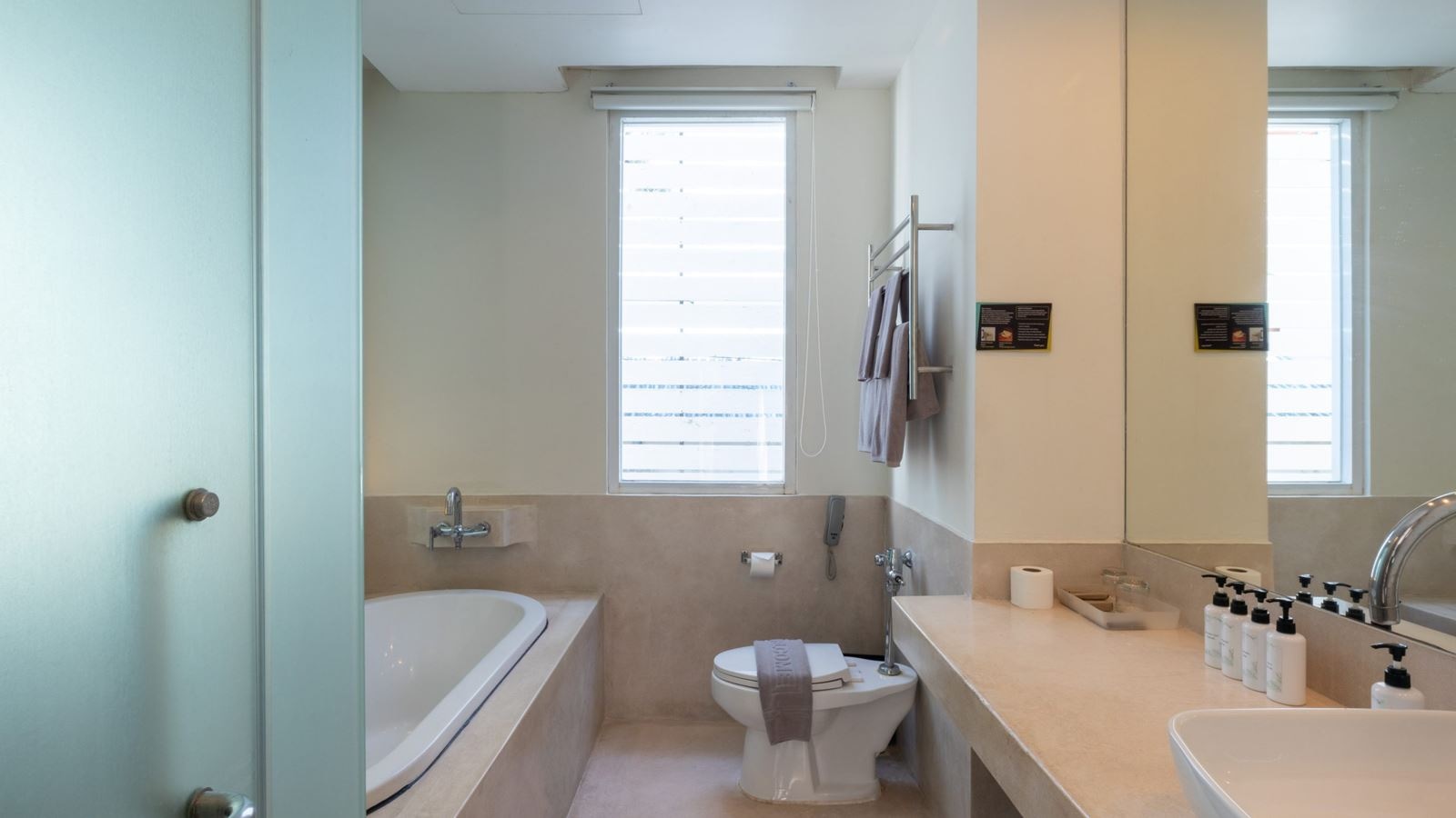 rooms-pool-access-mini-suite