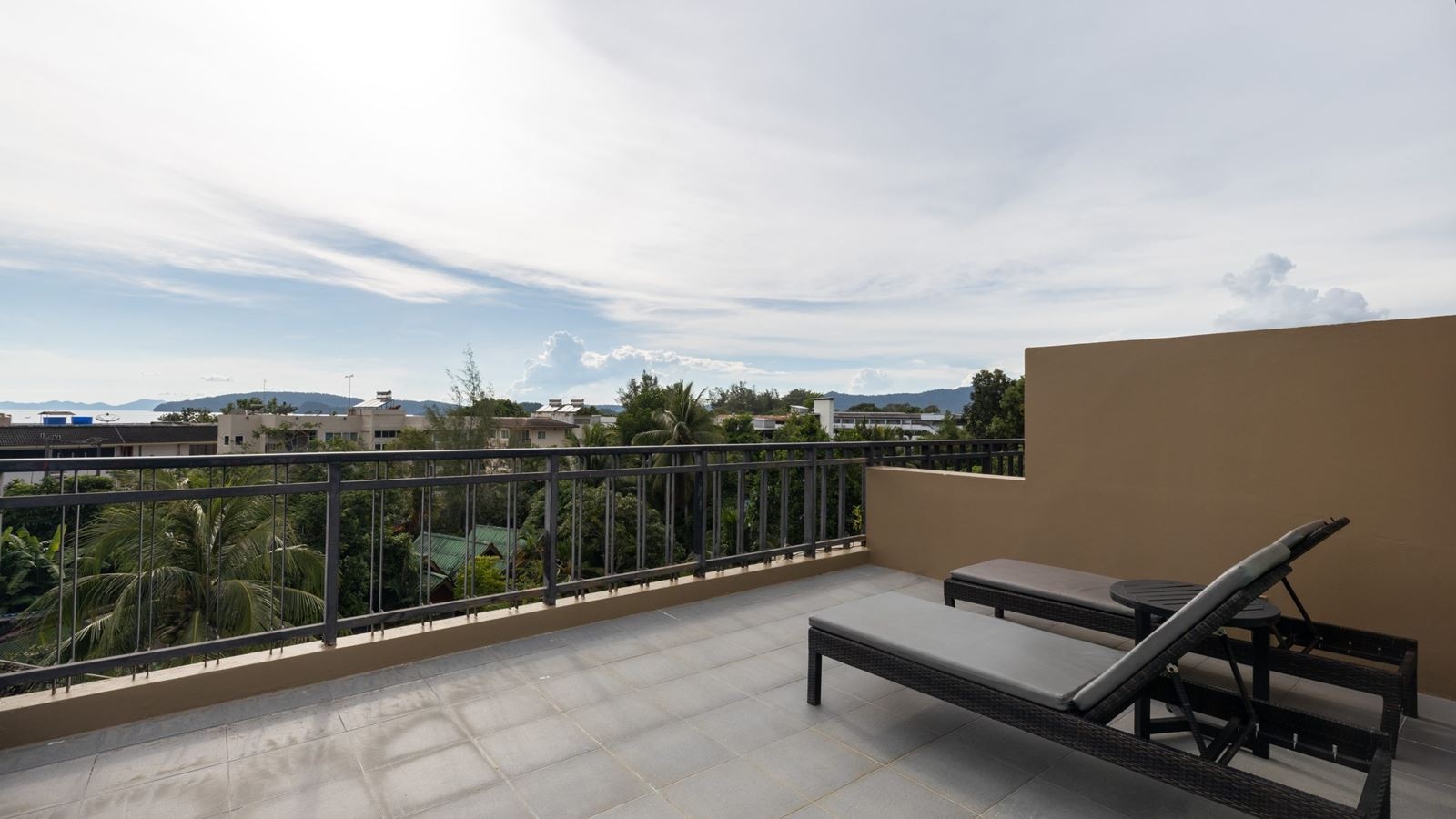 rooms-moon-deck-suite