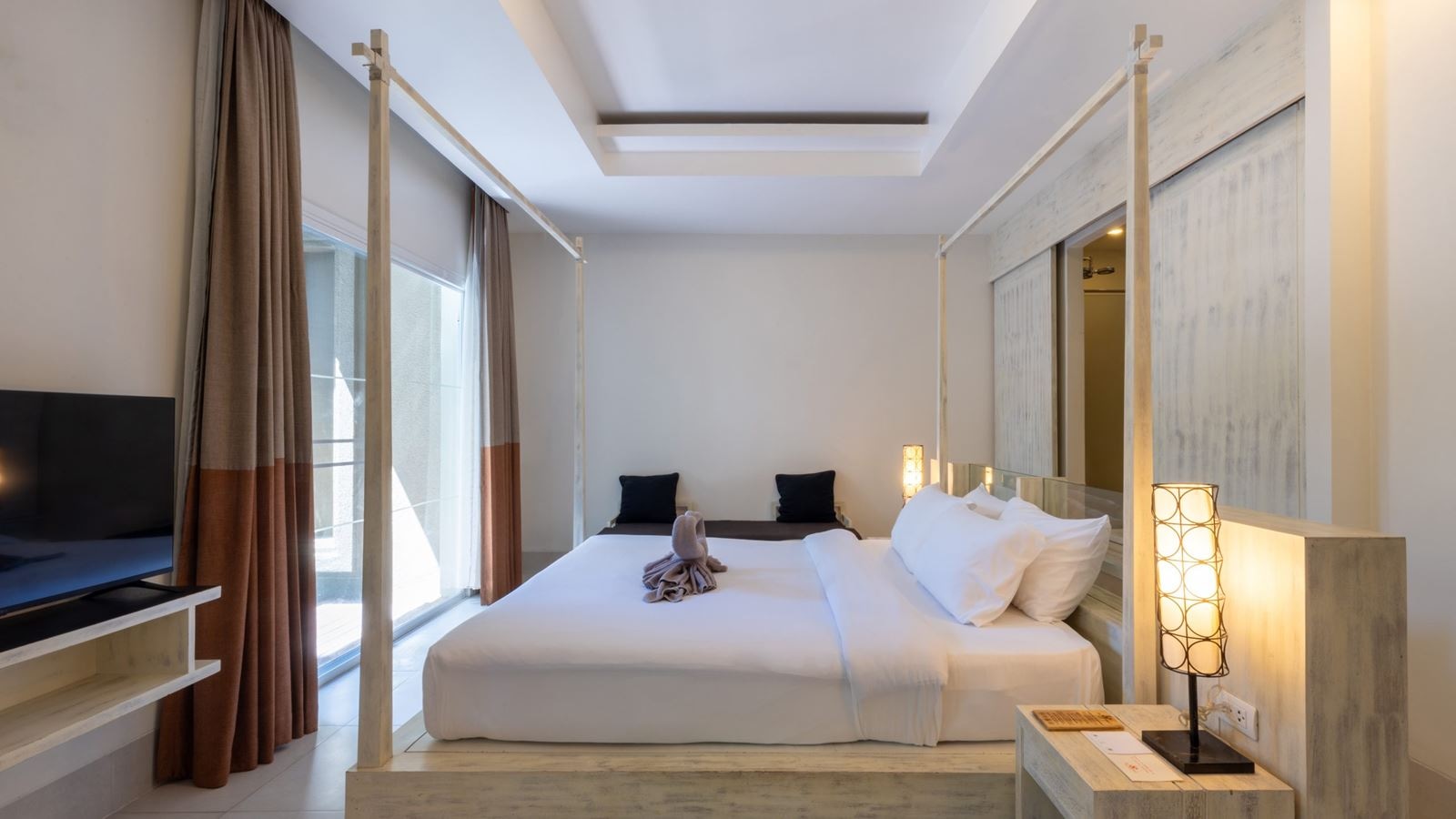 rooms-honeymoon-suite