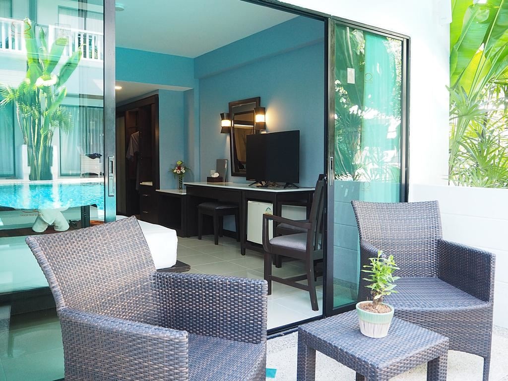 rooms-deluxe-pool-access