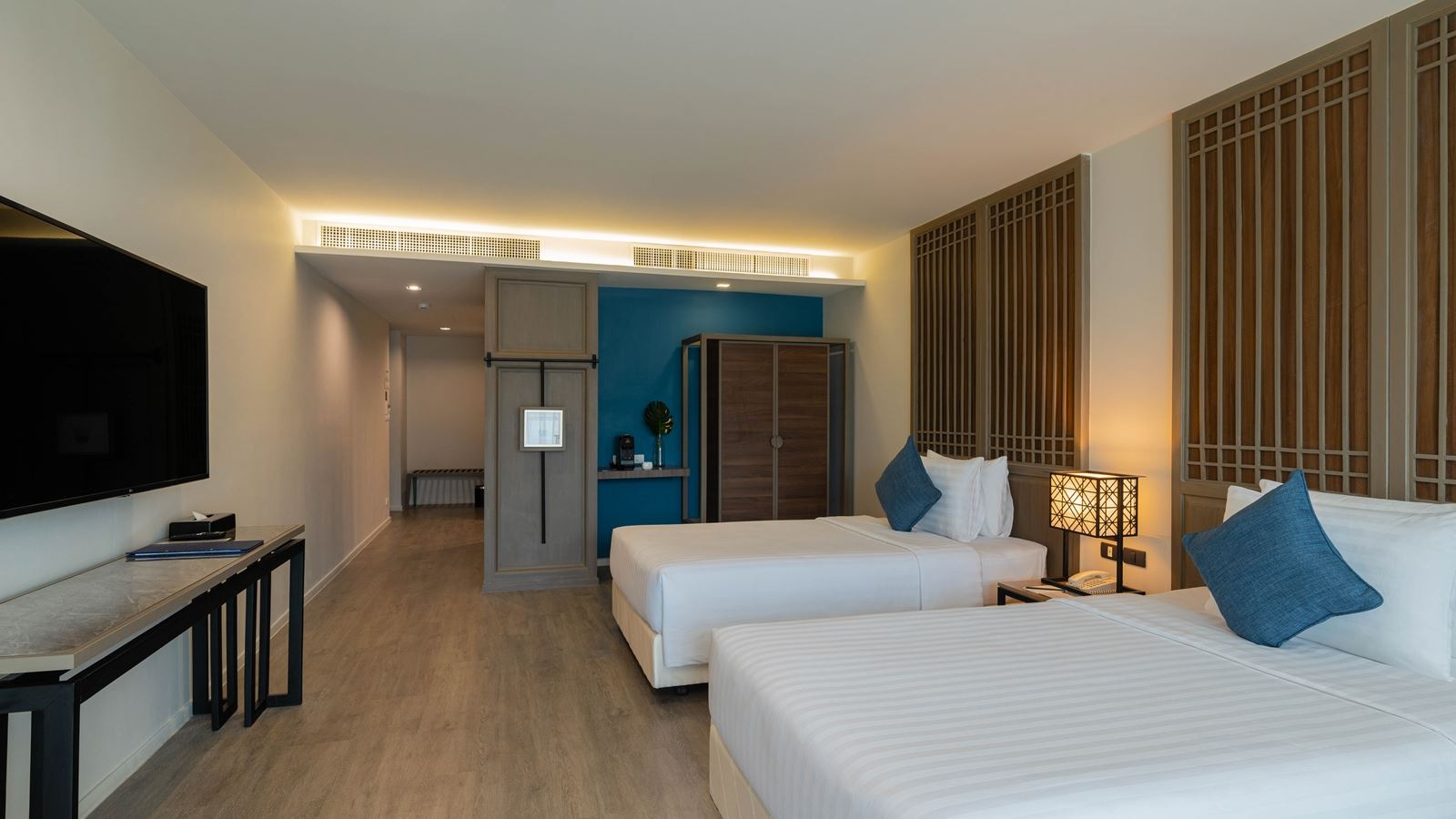 rooms-grand-deluxe-jacuzzi-access-room