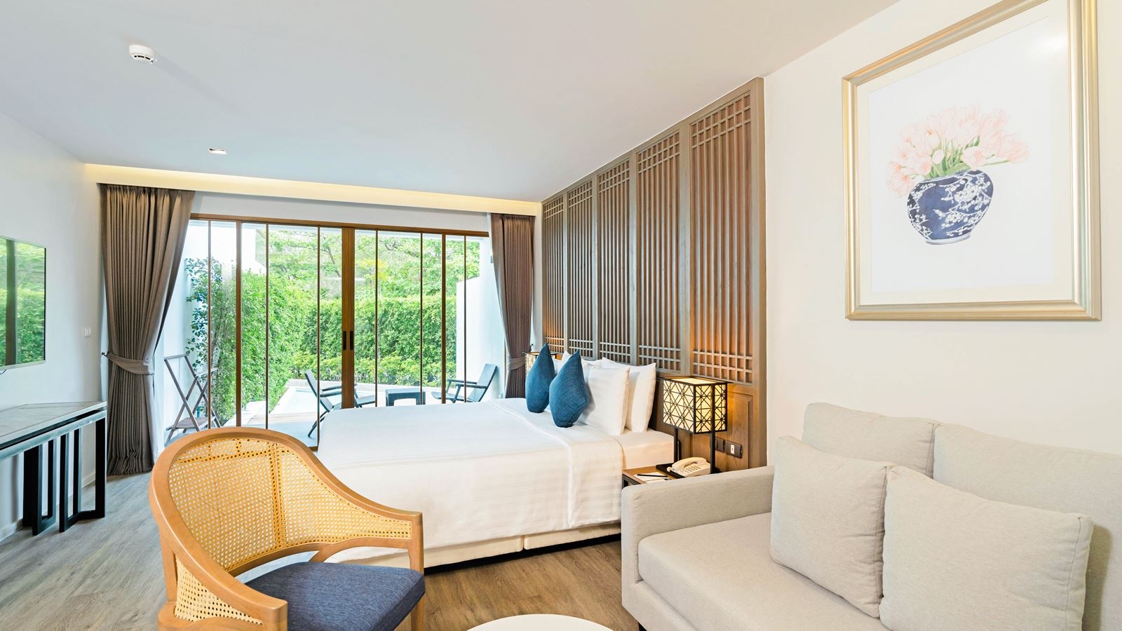 rooms-grand-deluxe-pool-access-room