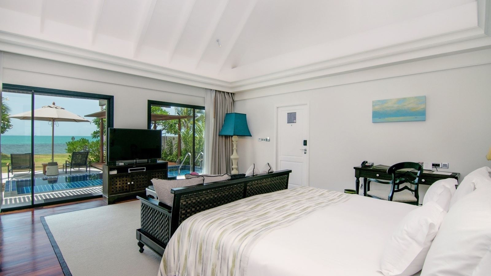 rooms-club-beachfront-pool-villa