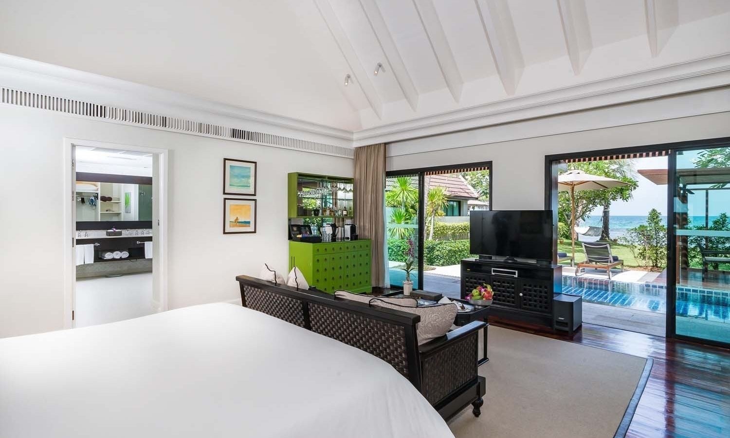 rooms-club-beachfront-pool-villa