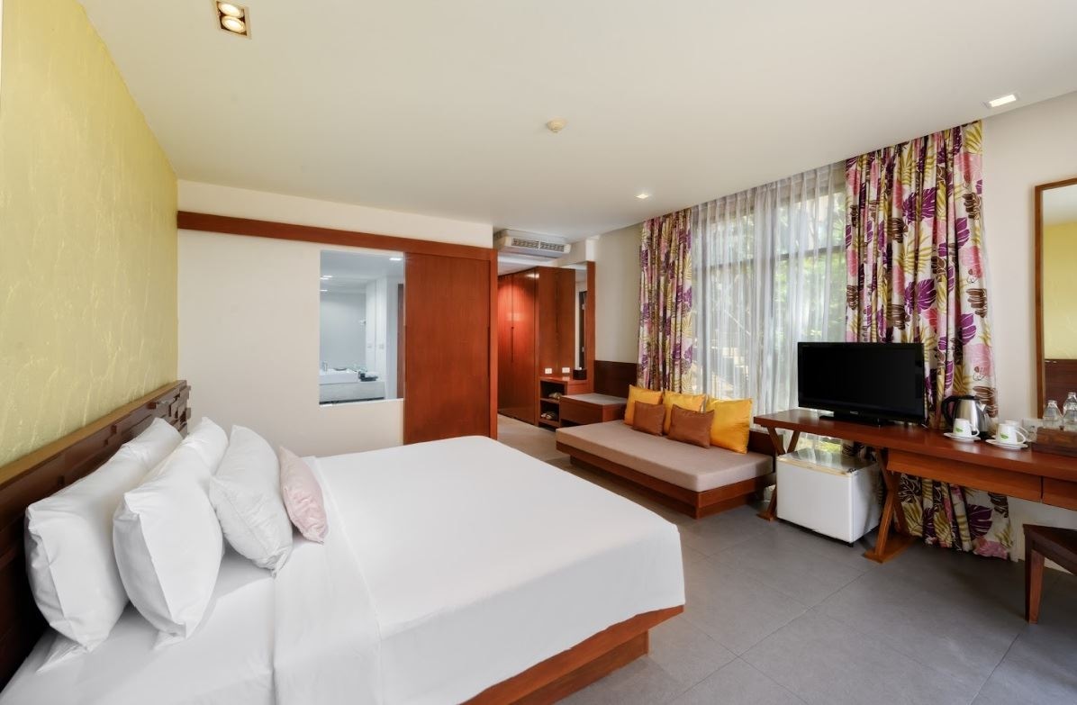 rooms-deluxe-jacuzzi-sea-view