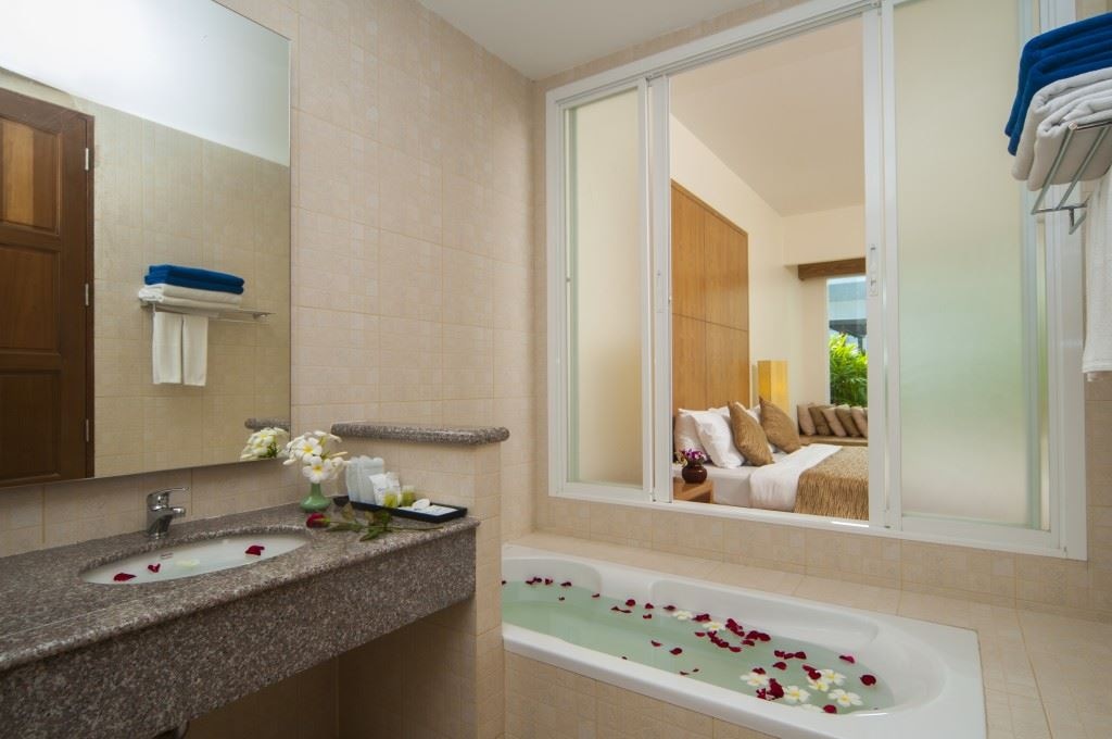 rooms-deluxe-pool-access