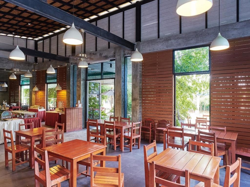 restaurants-kata-lucy-villa