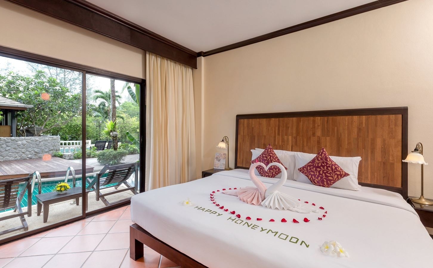 rooms-waterfront-deluxe