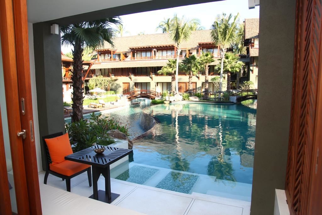 rooms-deluxe-pool-access